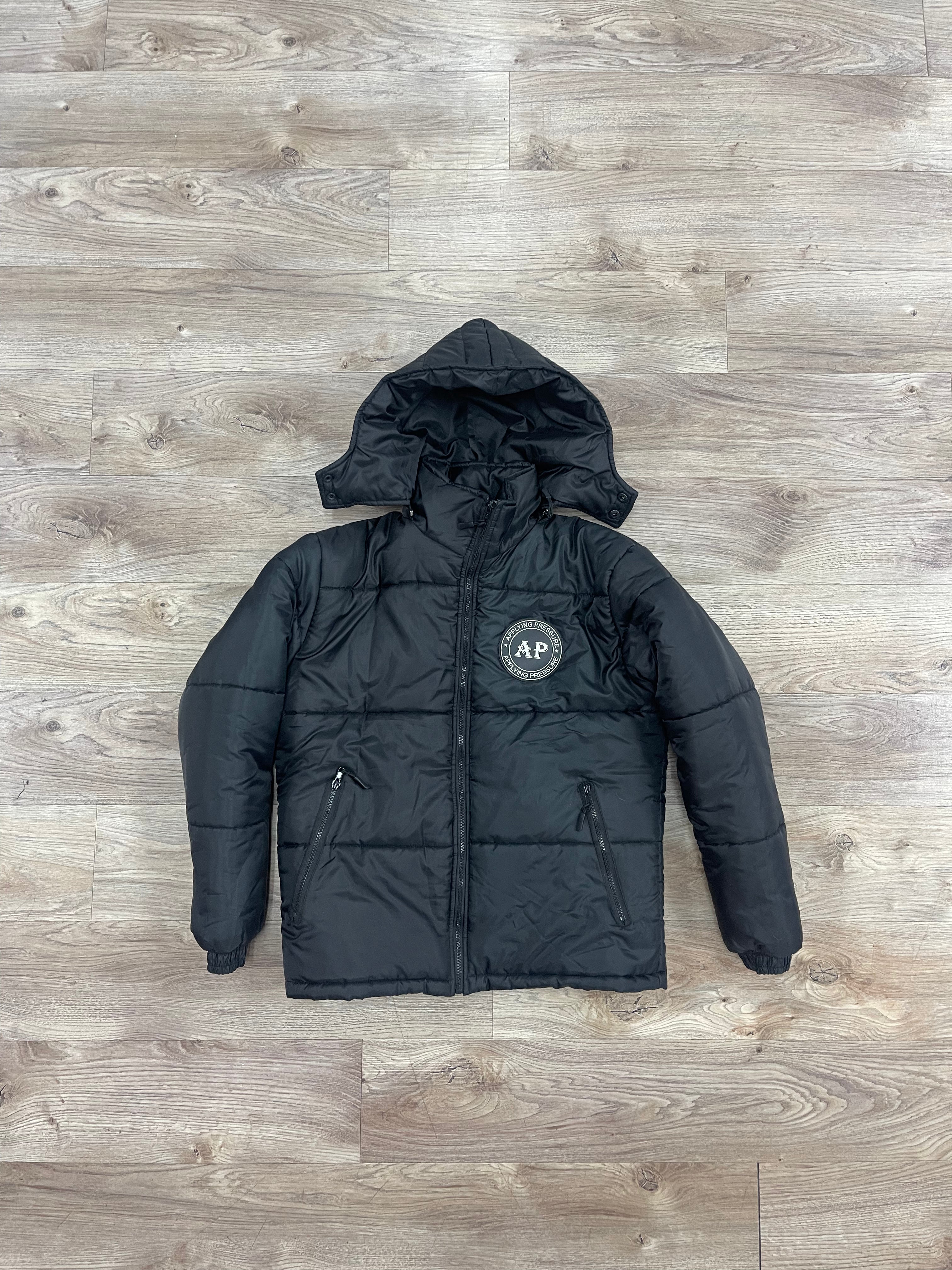 APPLYING PRESSURE COAT | BLACK